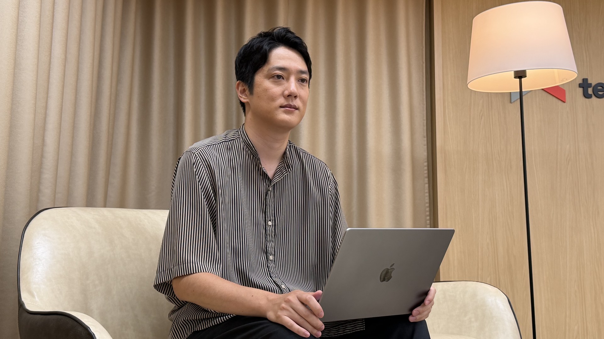 取材に応じる中村様