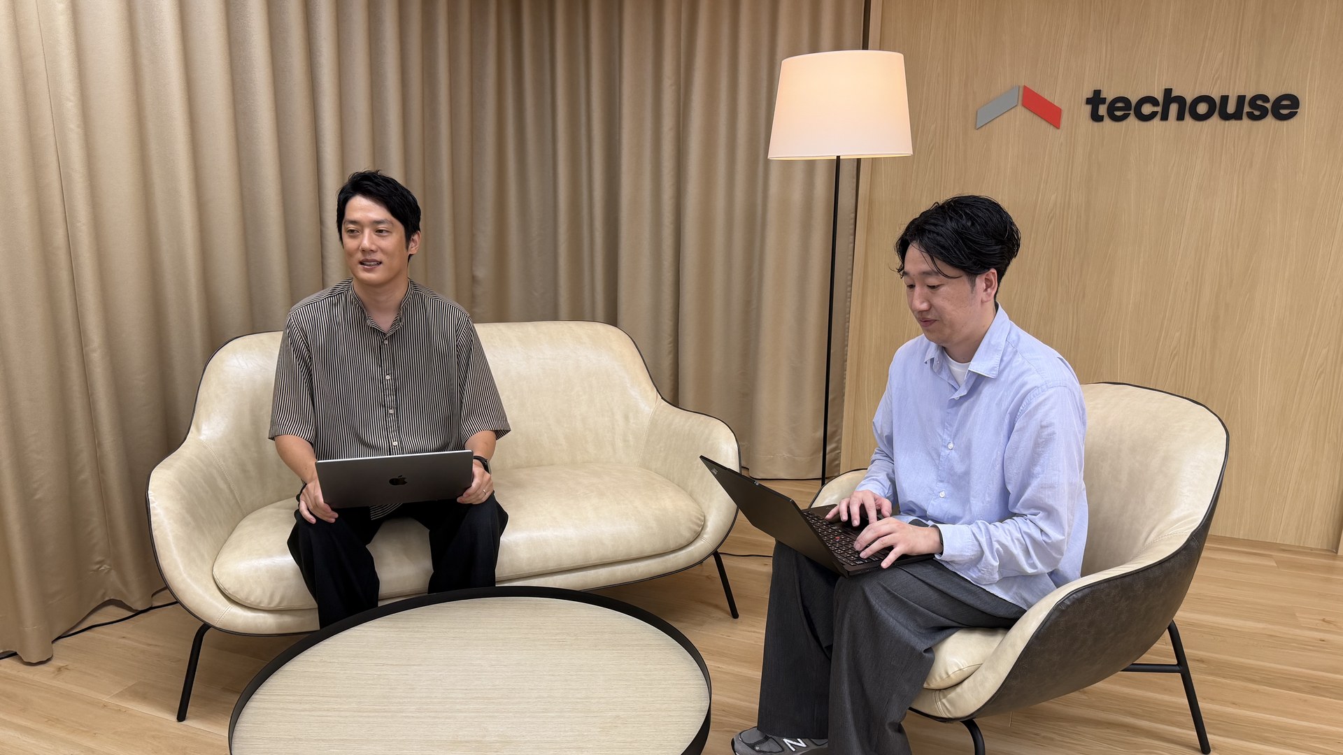 Techouse様のオフィスでの取材の様子